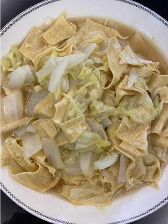Chinese Cabbage and Tofu Skin Stir-fried with Ginger